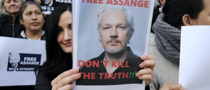 Free, Julian Assange